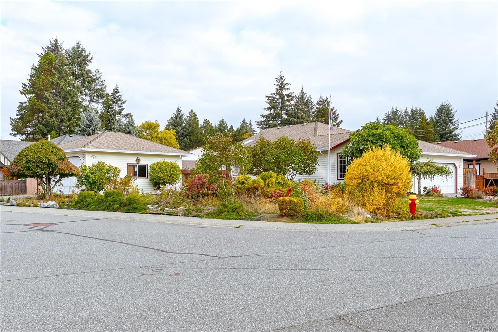 2674 Tamara Dr — listing photo 4 of 56