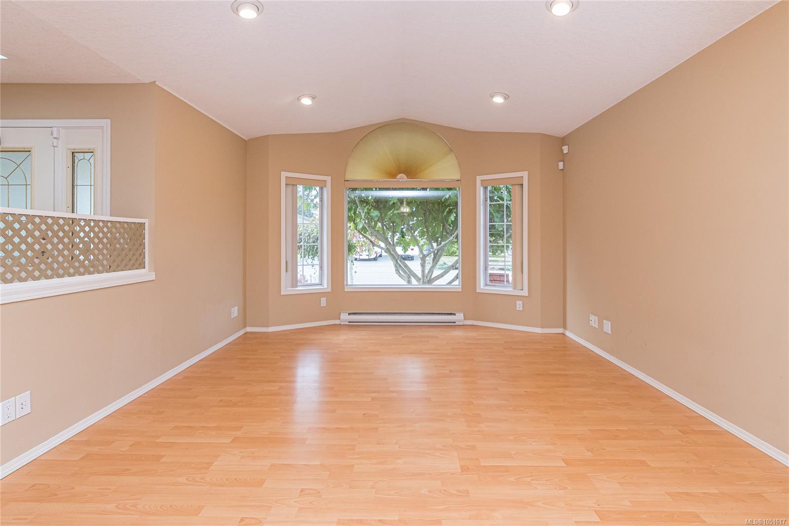 2674 Tamara Dr — listing photo 10 of 56