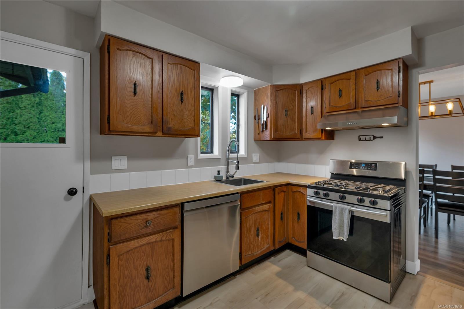 756 Kalmar Rd — listing photo 3 of 38