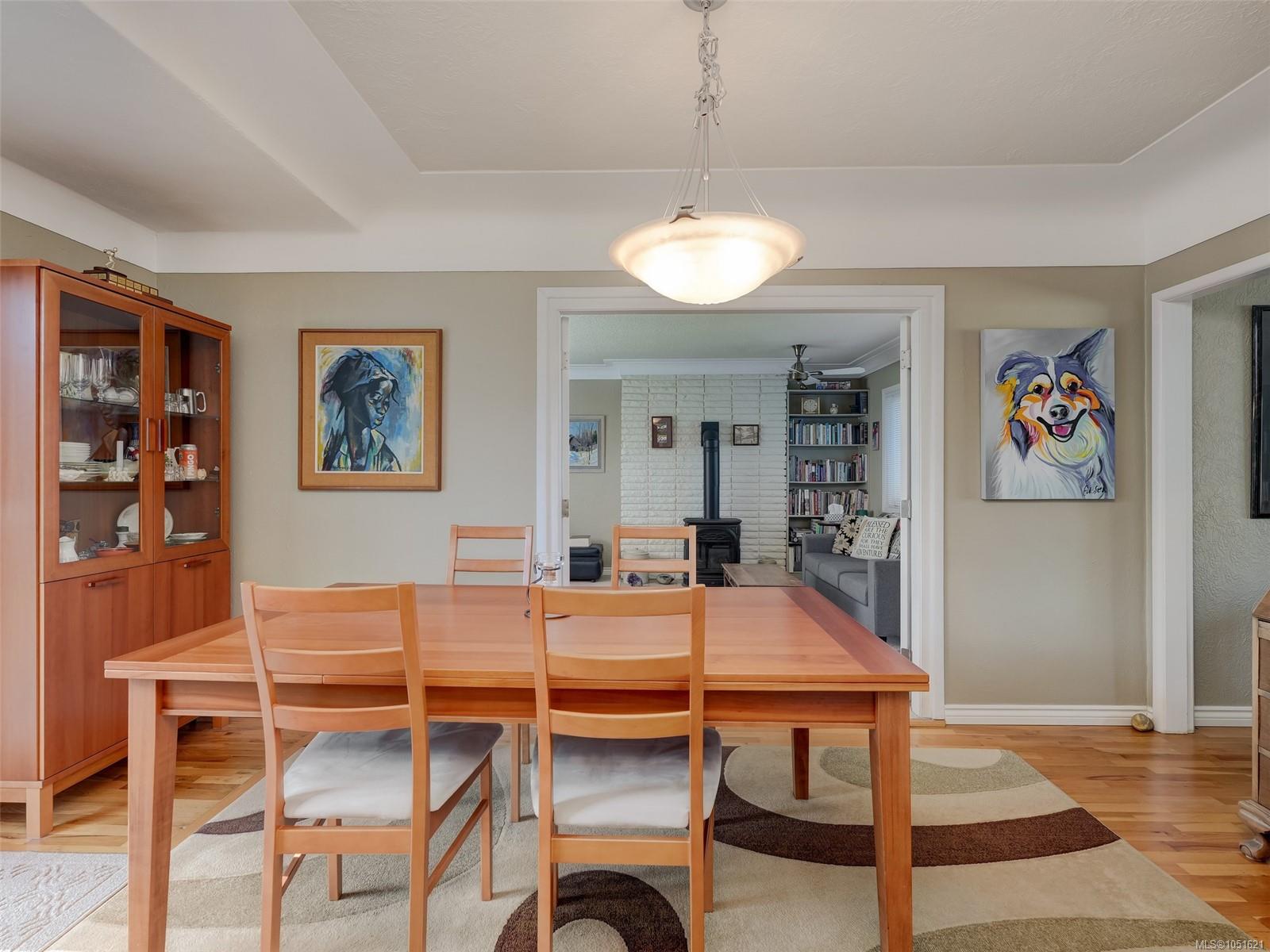1715 Cedar Ave — listing photo 8 of 30