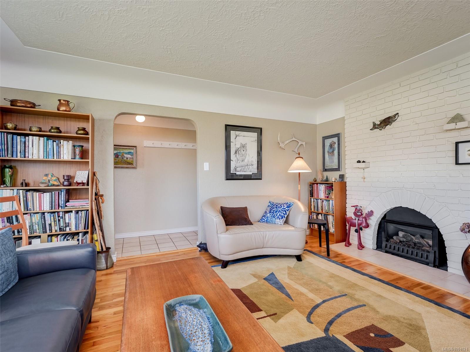 1715 Cedar Ave — listing photo 10 of 30
