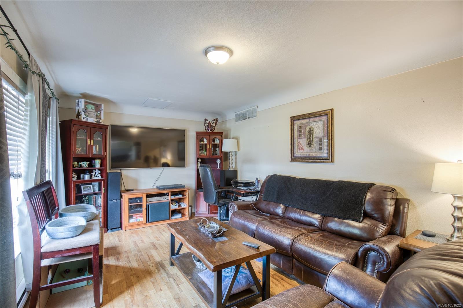 543 Bradley St — listing photo 4 of 39