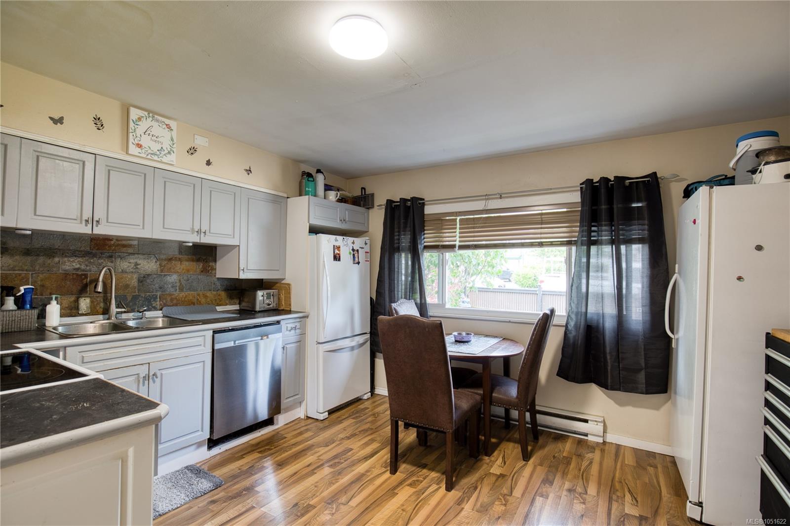 543 Bradley St — listing photo 6 of 39