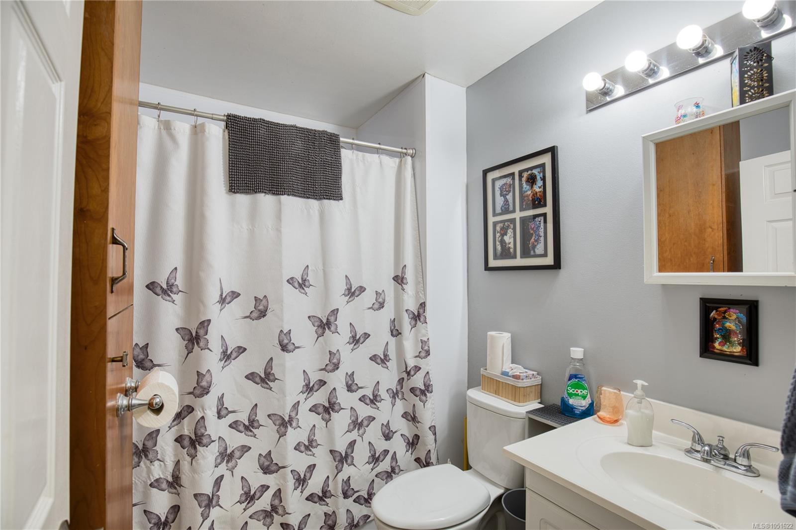 543 Bradley St — listing photo 8 of 39