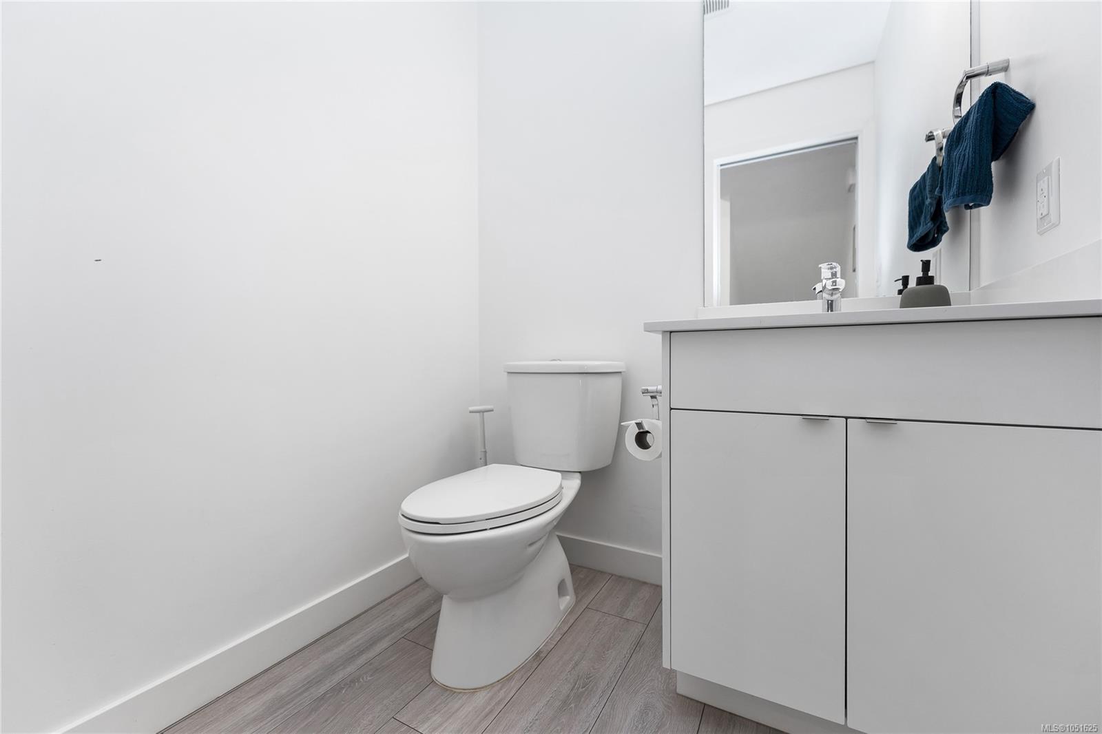 4-991 McKenzie Ave — listing photo 12 of 33