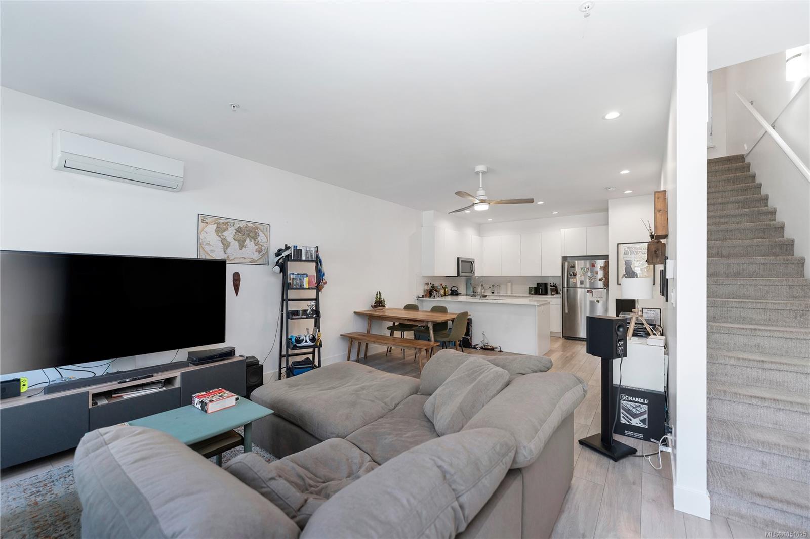 4-991 McKenzie Ave — listing photo 6 of 33