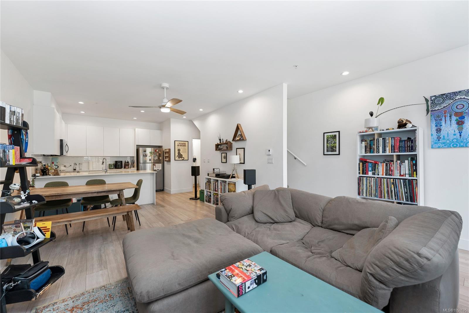 4-991 McKenzie Ave — listing photo 7 of 33