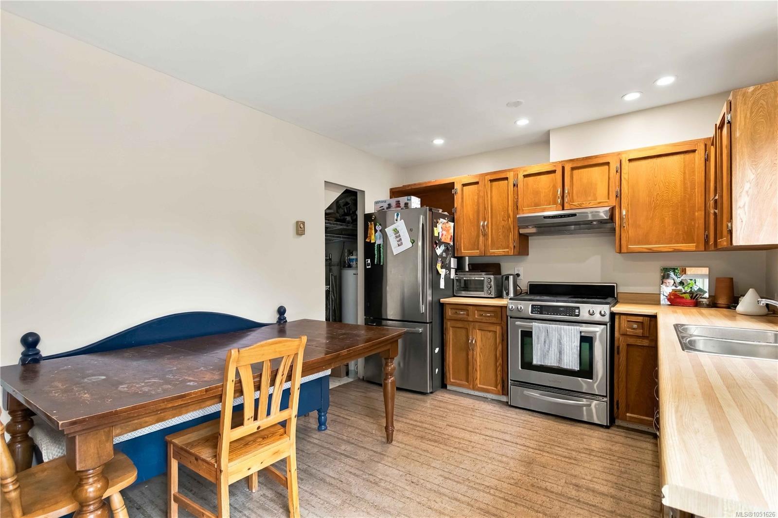 2778 Kingswood Rd — listing photo 12 of 44
