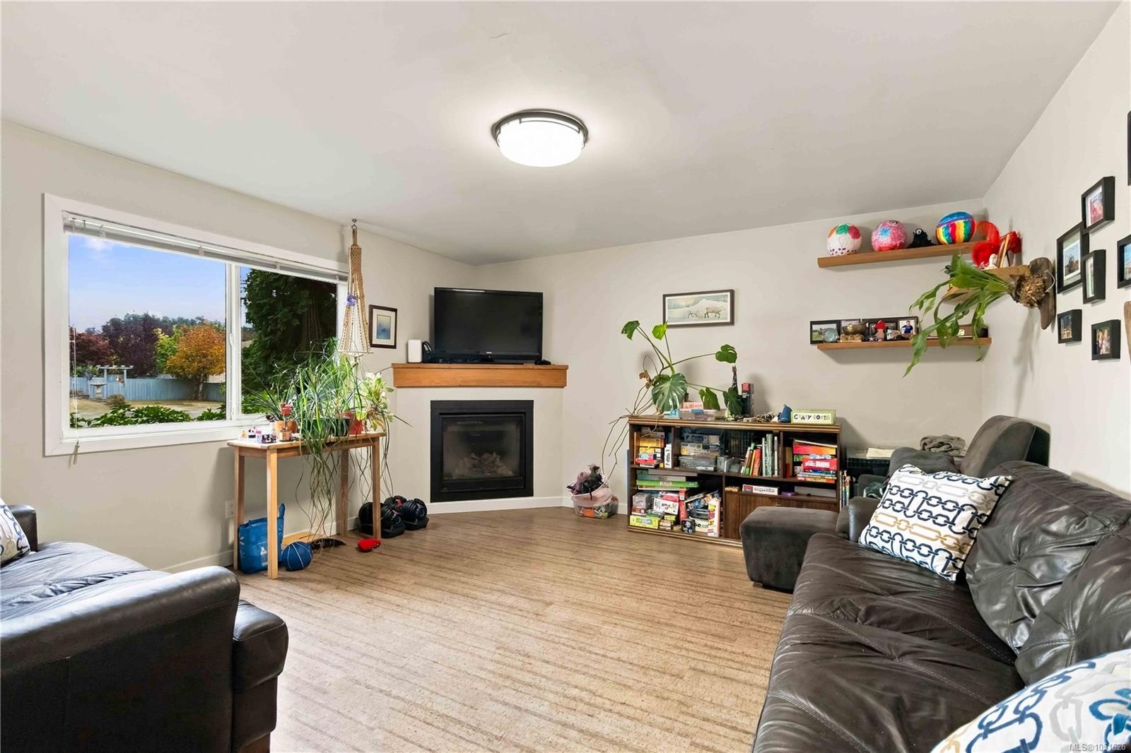 2778 Kingswood Rd — listing photo 5 of 44