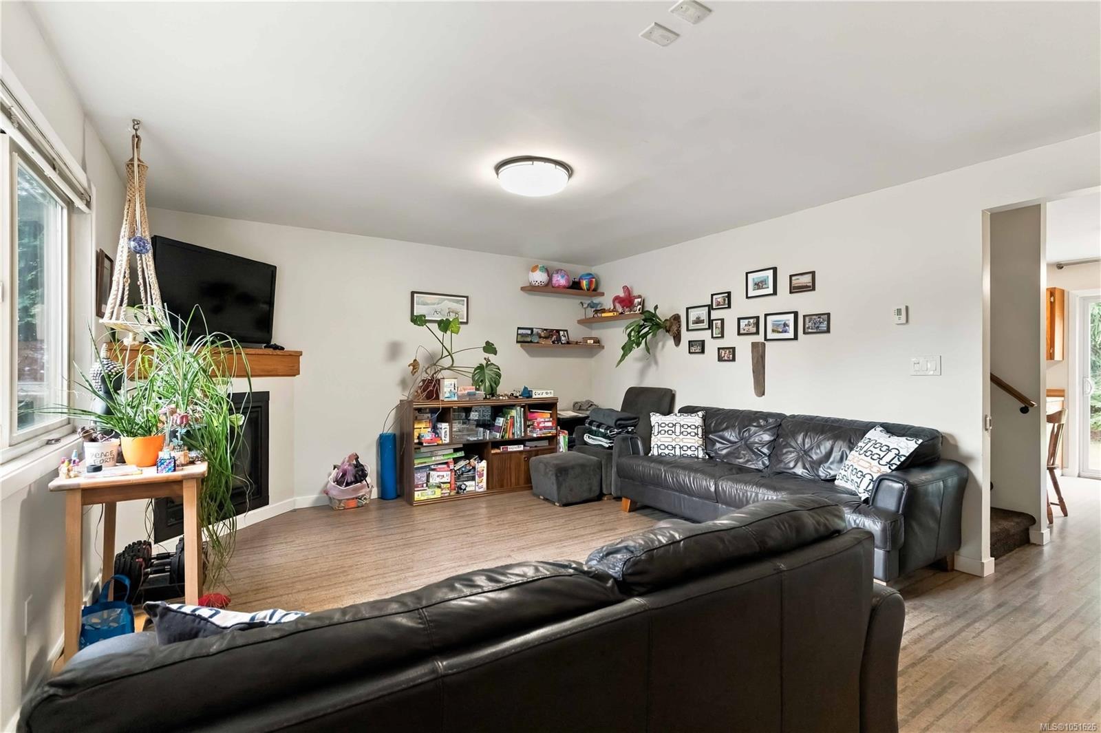 2778 Kingswood Rd — listing photo 6 of 44