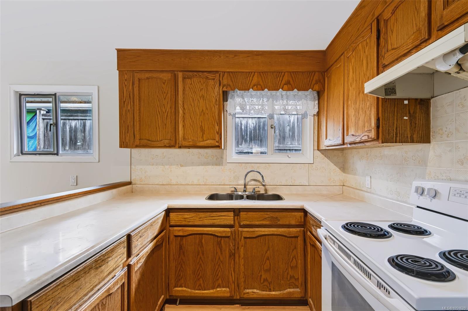 4954 Maitland St — listing photo 7 of 21