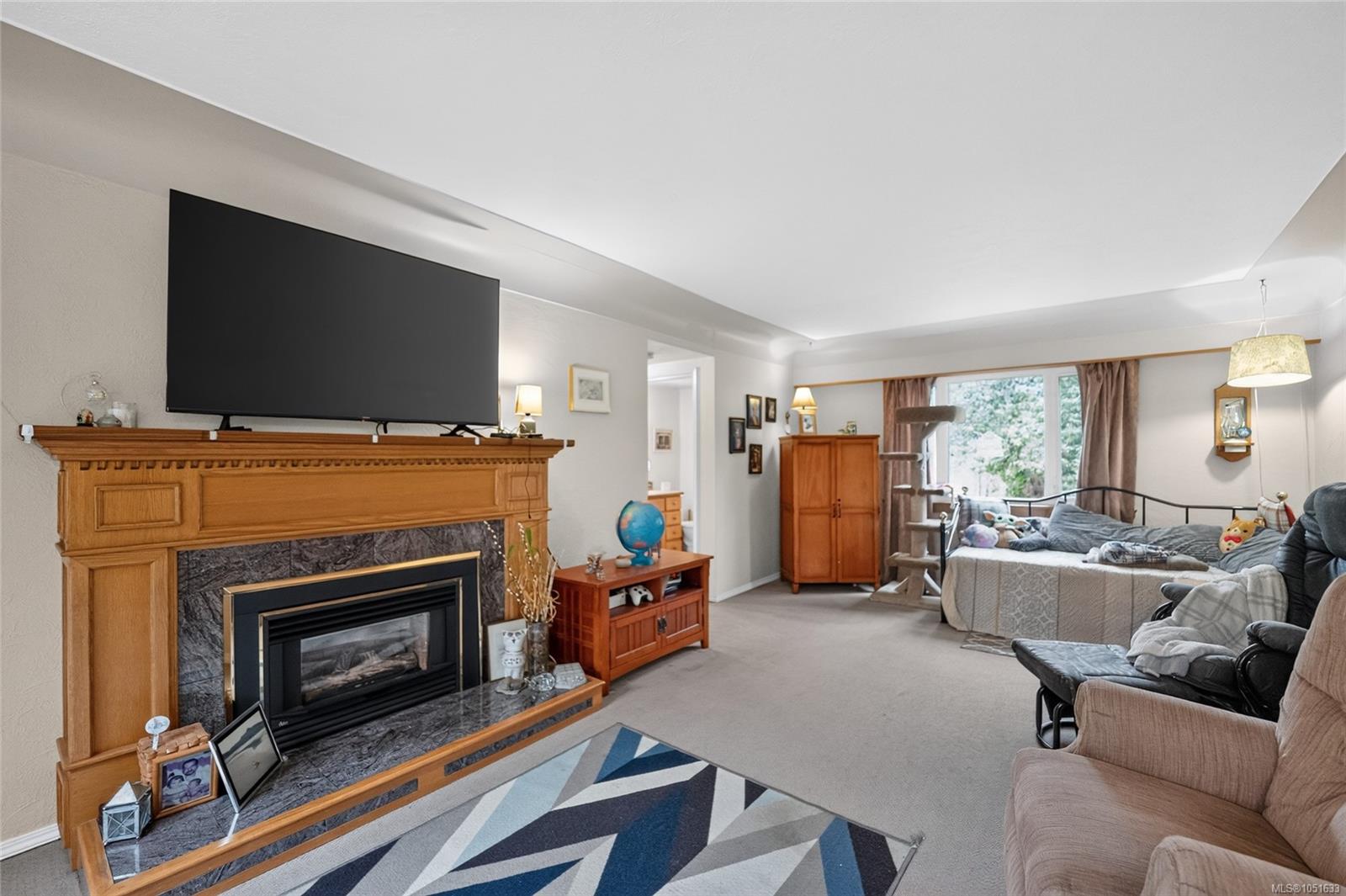 2025 Forest Dr — listing photo 3 of 36