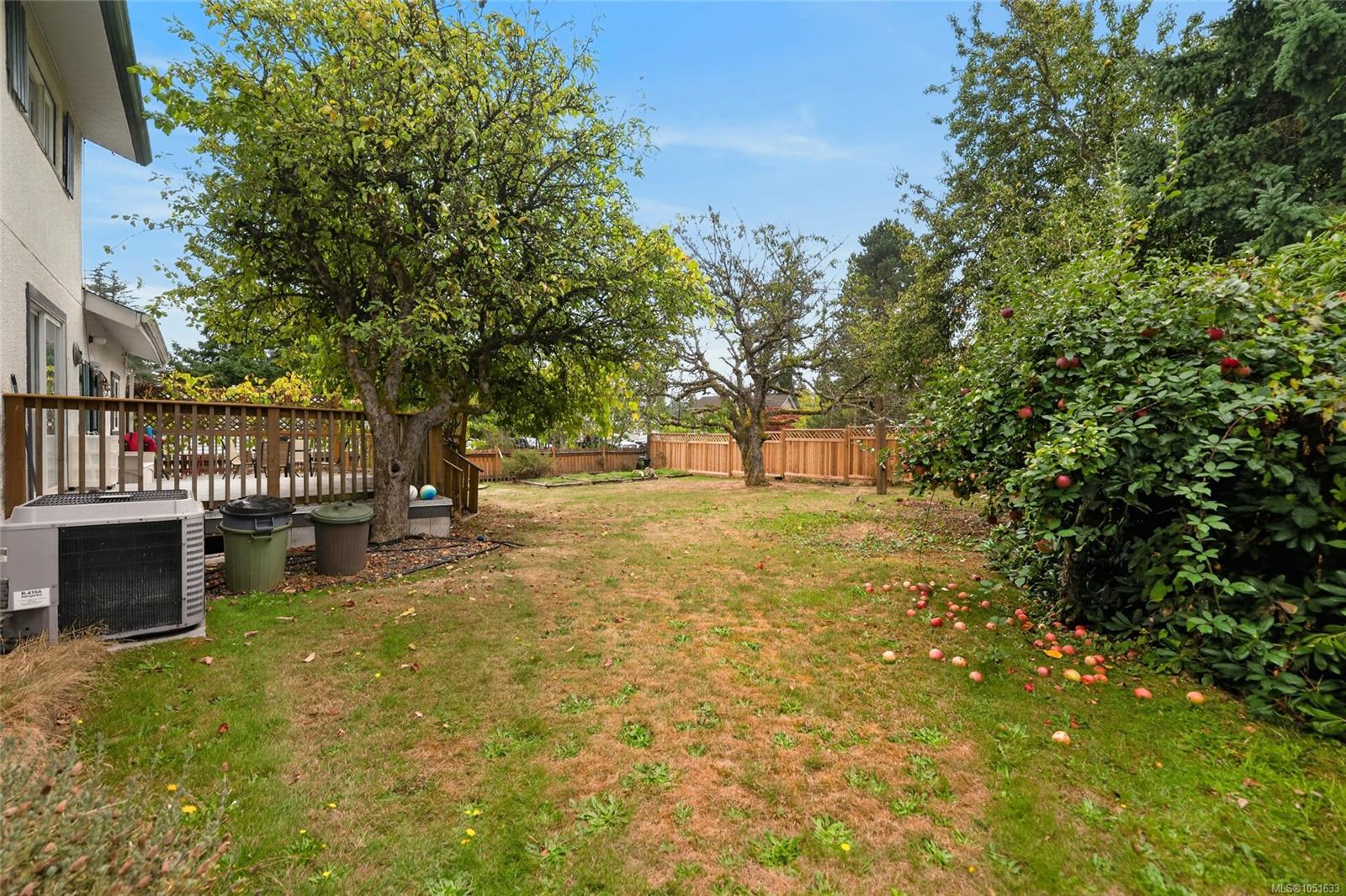 2025 Forest Dr — listing photo 8 of 36
