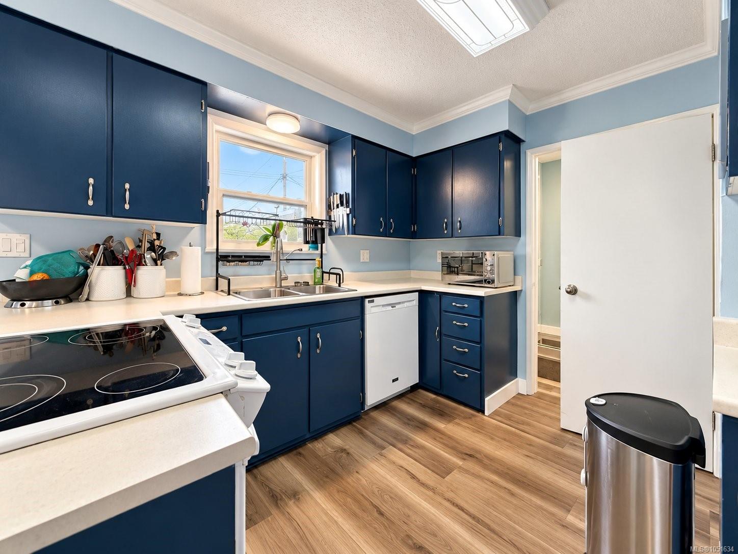 3586 10th Ave — listing photo 12 of 32