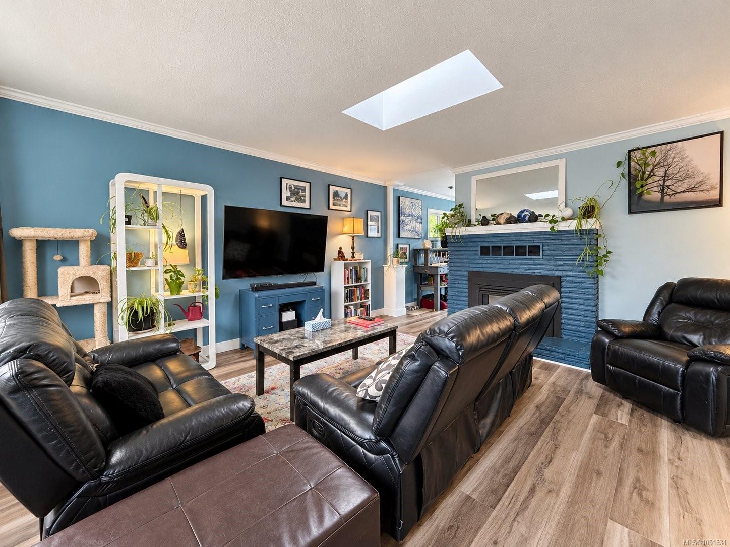 3586 10th Ave — listing photo 5 of 32
