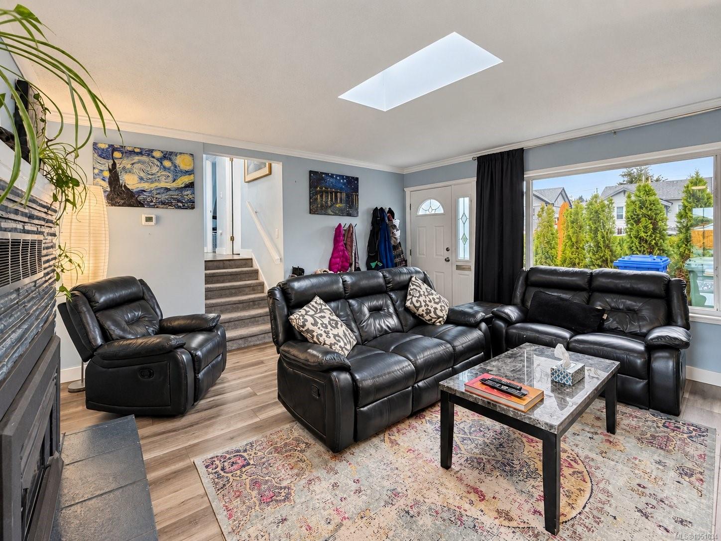 3586 10th Ave — listing photo 6 of 32