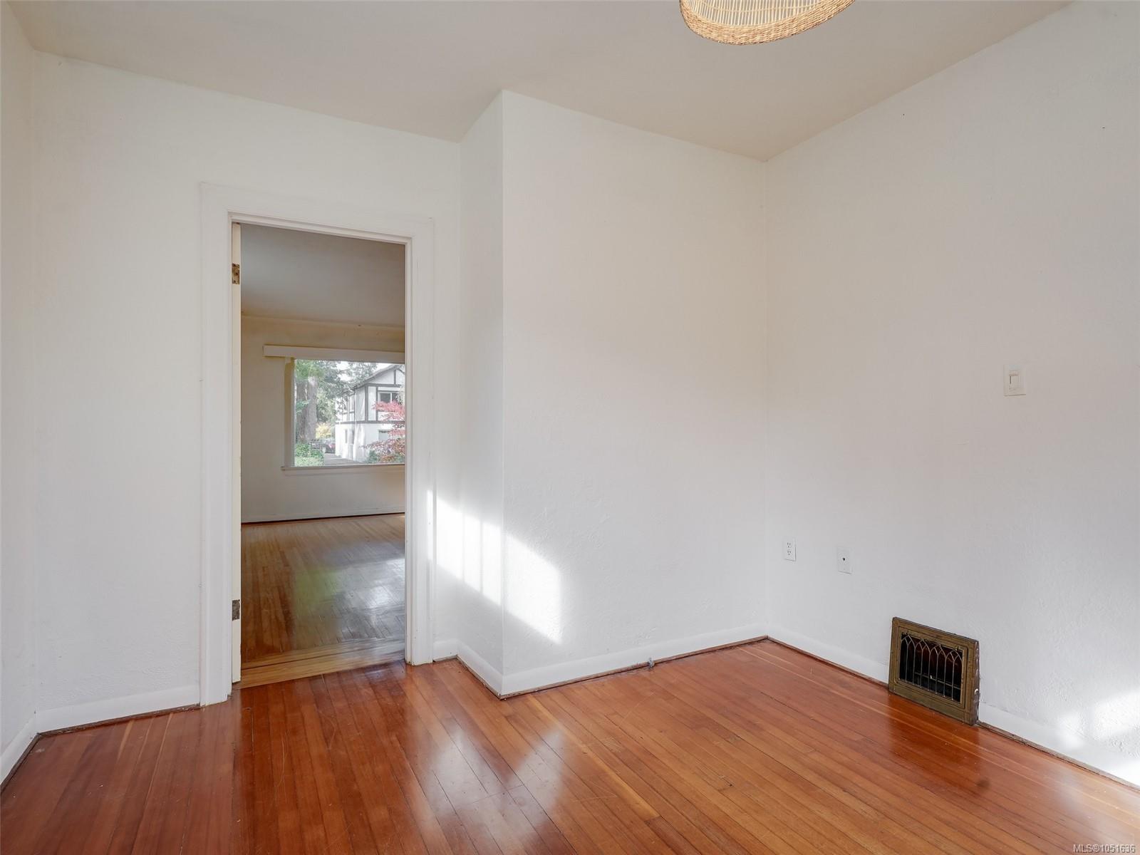 667 St. Patrick St — listing photo 7 of 38
