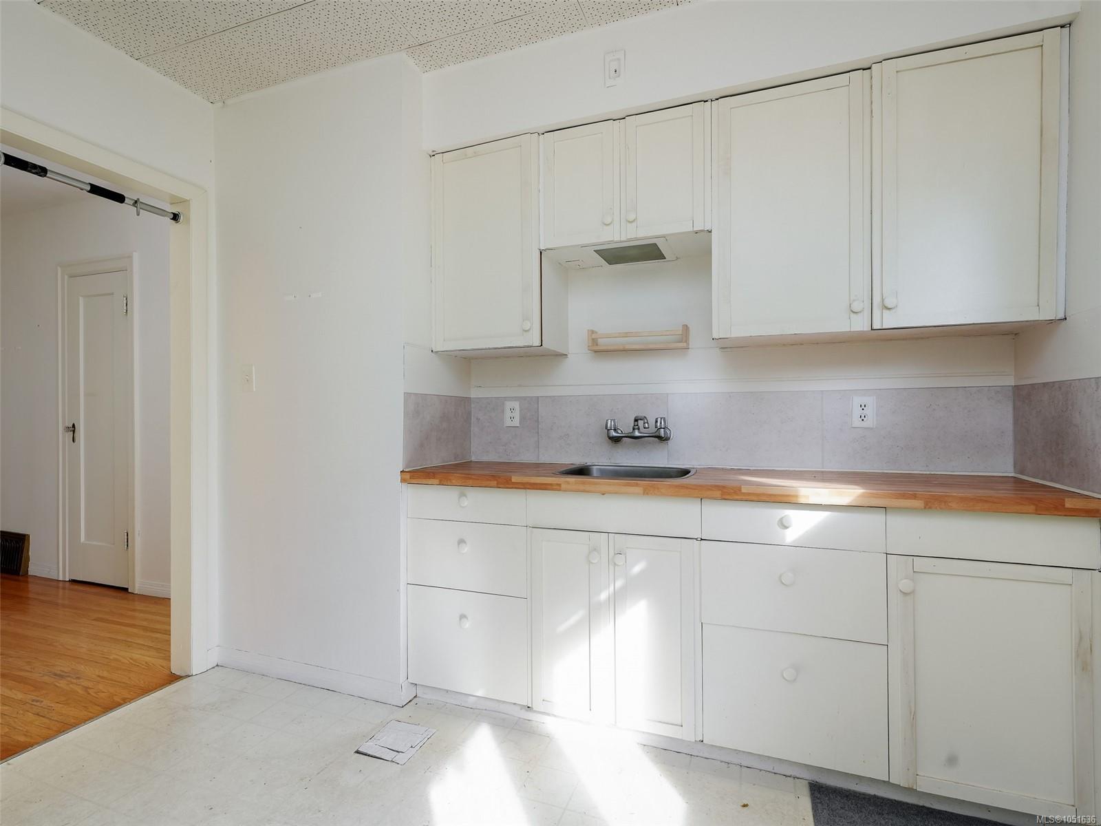 667 St. Patrick St — listing photo 8 of 38