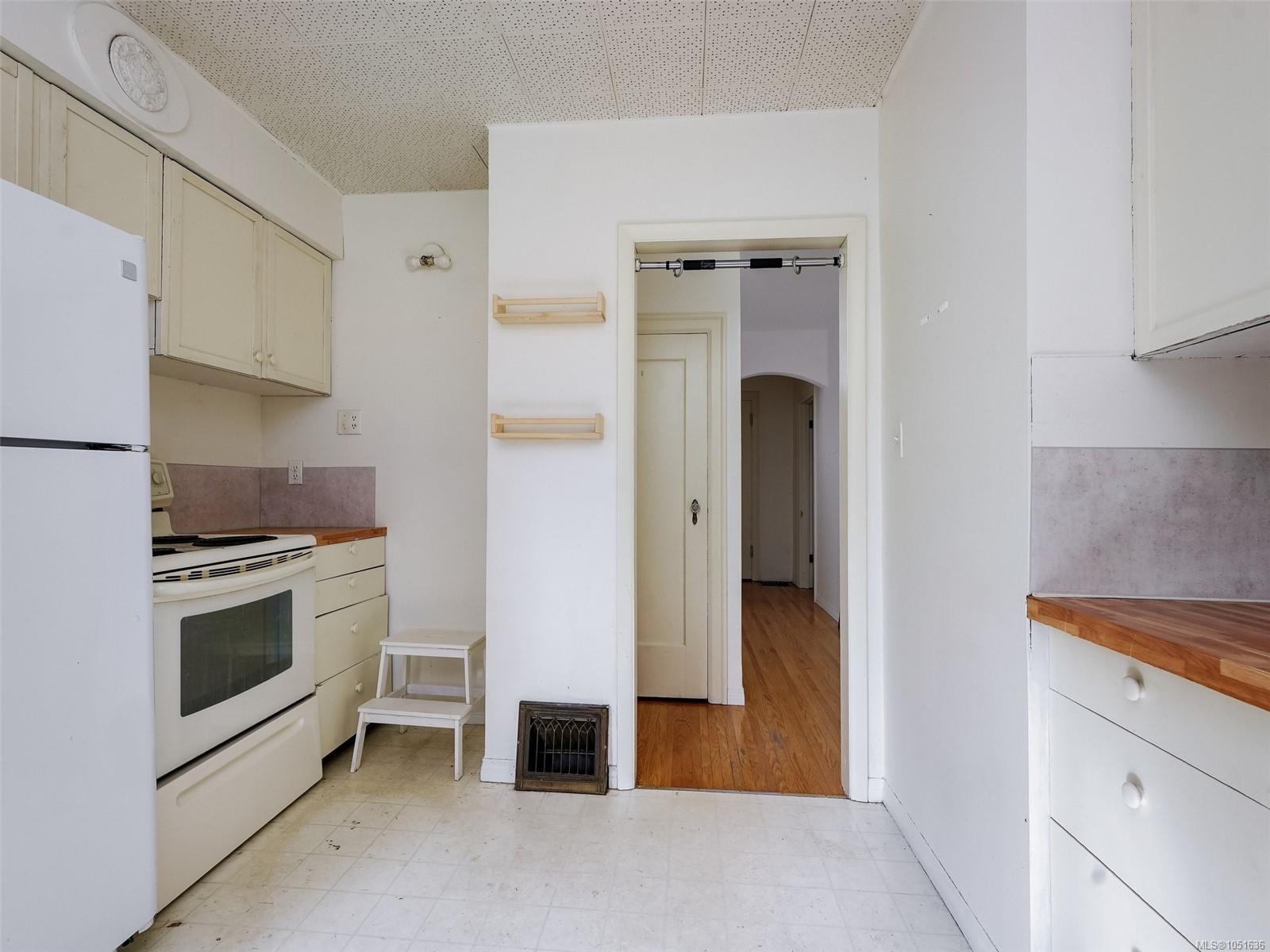 667 St. Patrick St — listing photo 9 of 38