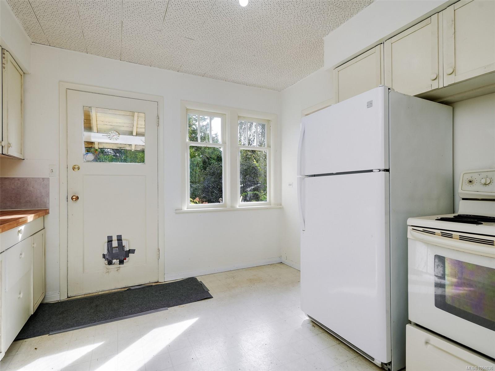 667 St. Patrick St — listing photo 10 of 38