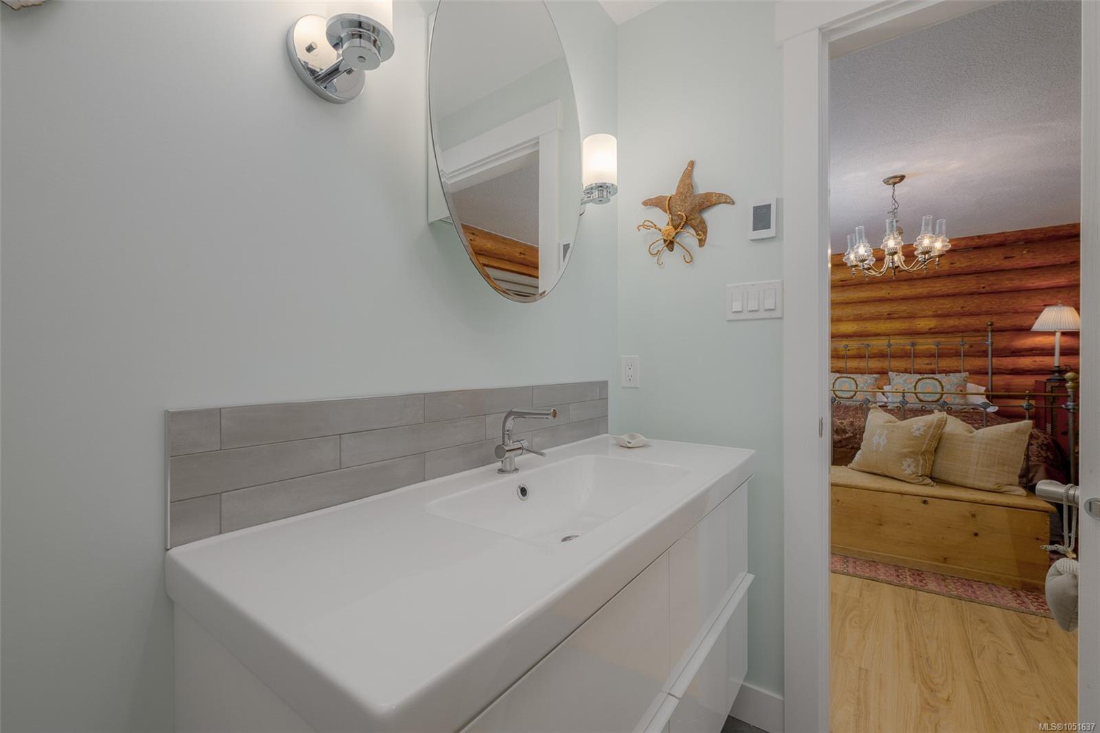 1388 Reef Rd — listing photo 12 of 50
