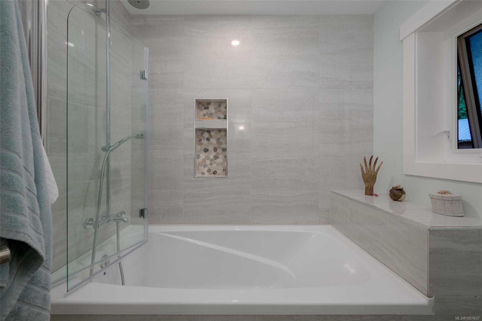 1388 Reef Rd — listing photo 13 of 50
