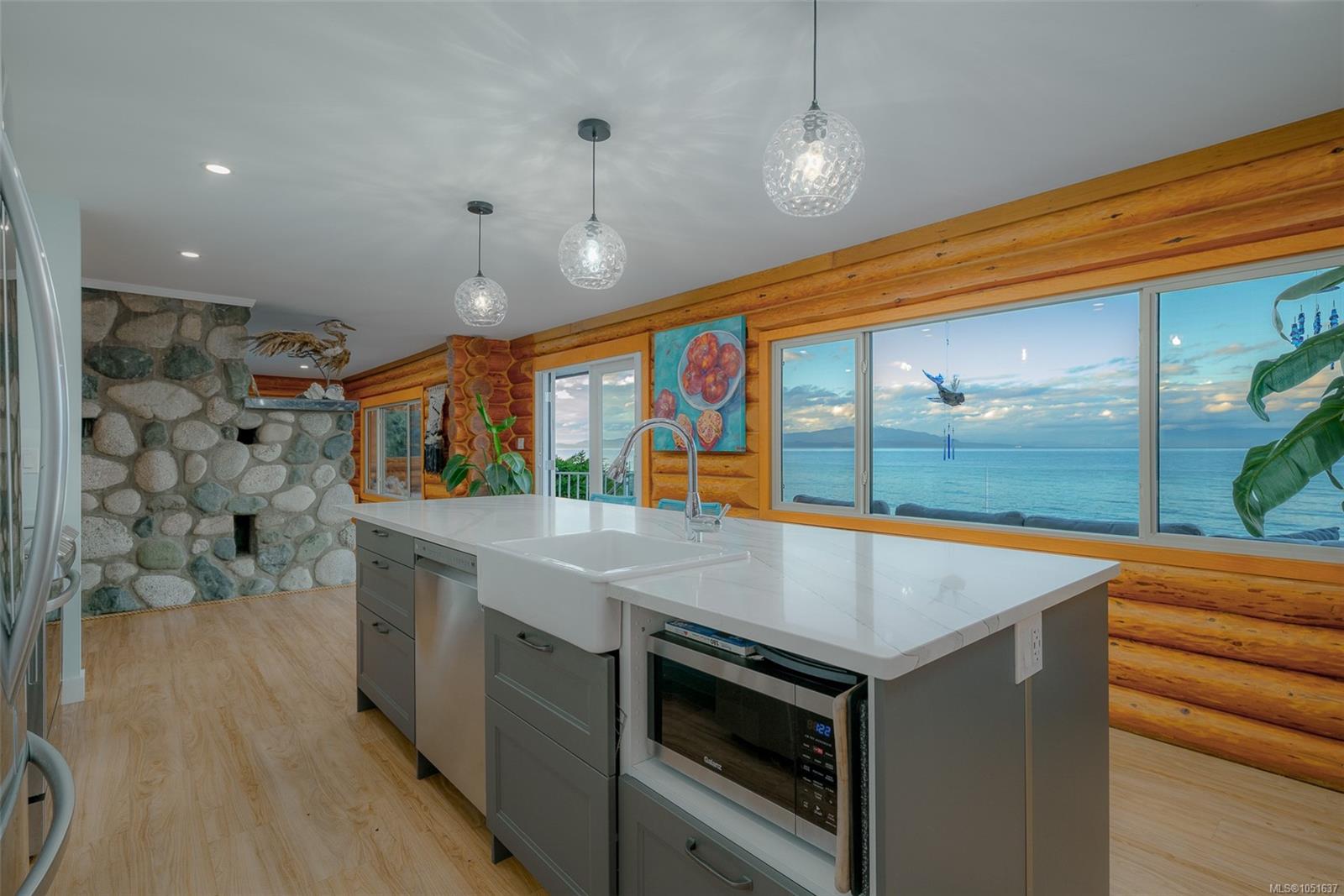 1388 Reef Rd — listing photo 5 of 50