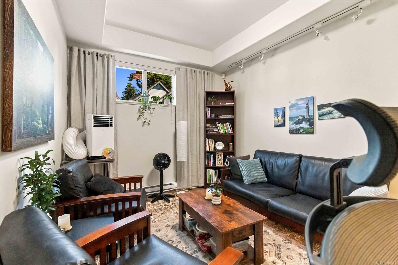 101-2220 Sooke Rd — listing photo 12 of 32