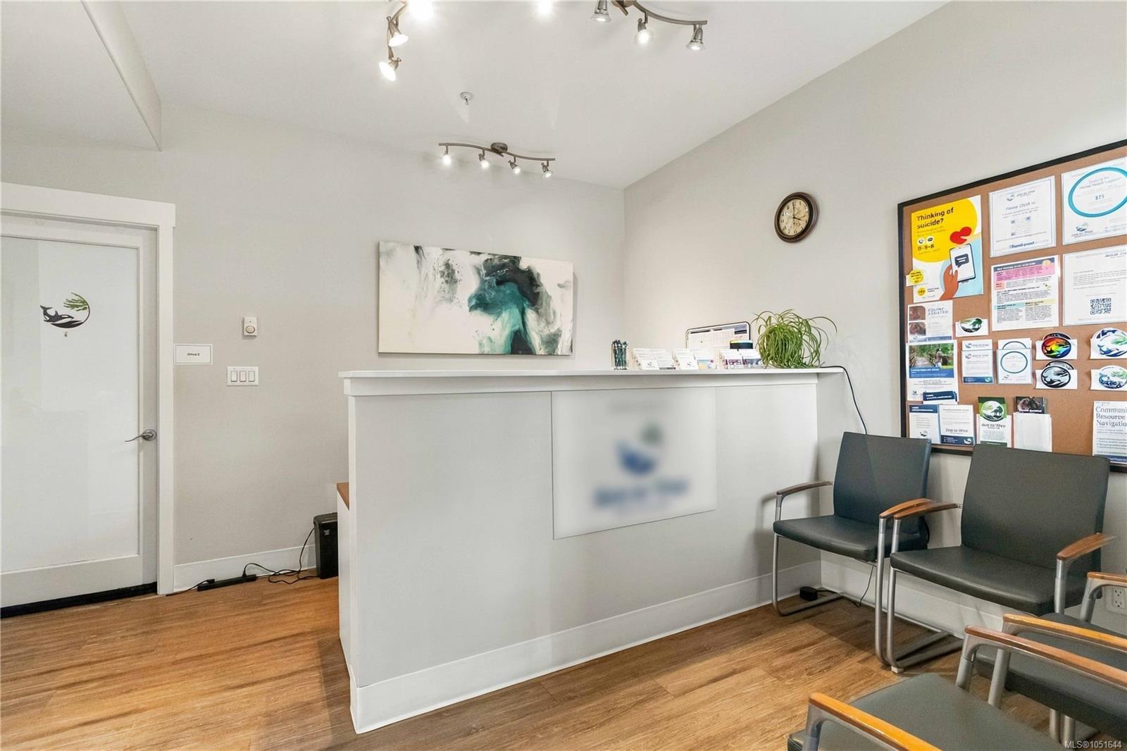 101-2220 Sooke Rd — listing photo 7 of 32