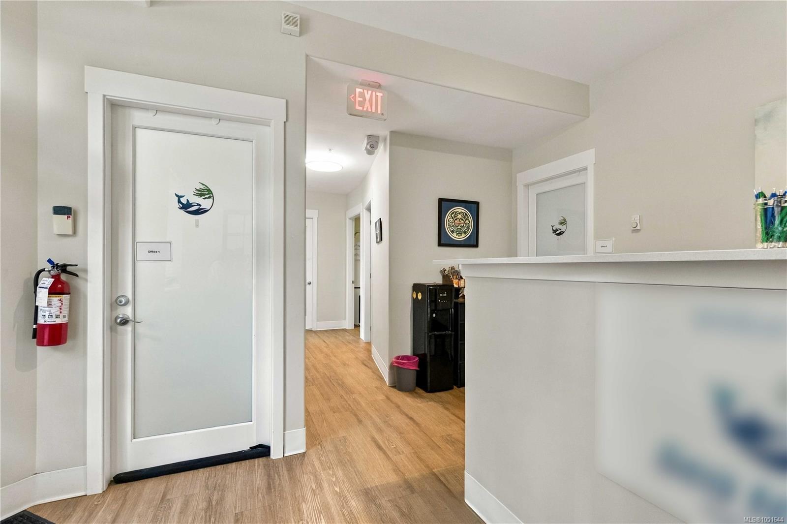 101-2220 Sooke Rd — listing photo 9 of 32