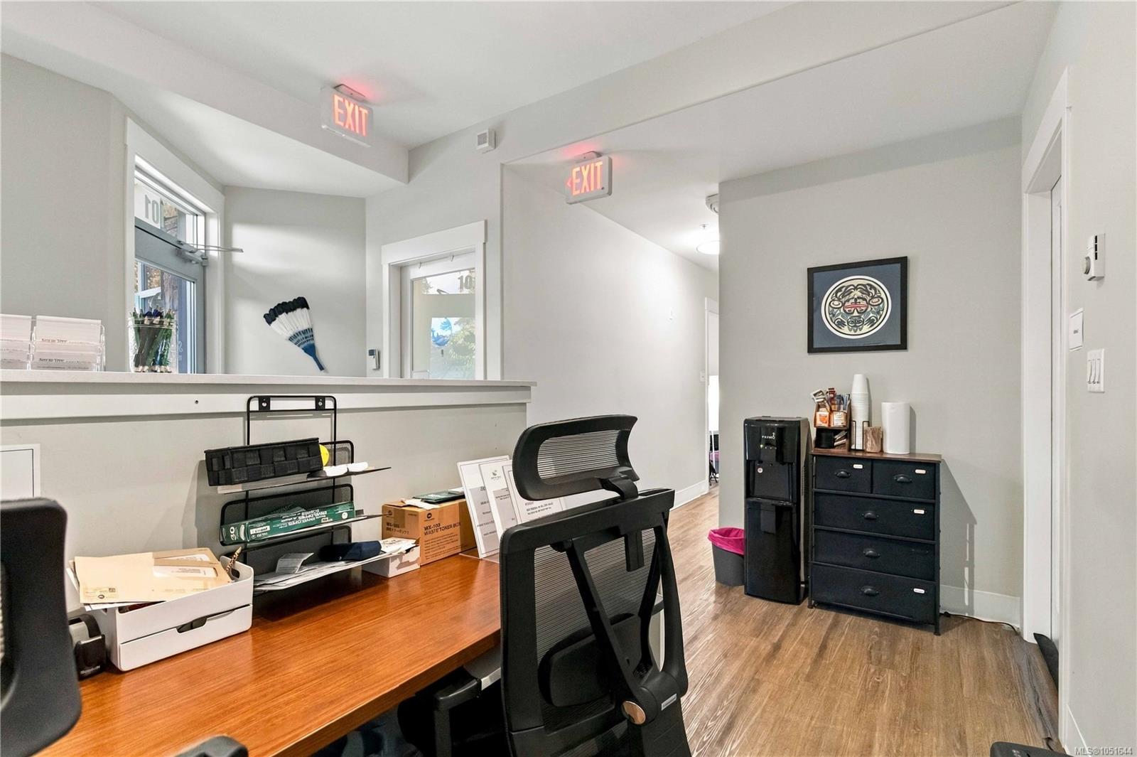 101-2220 Sooke Rd — listing photo 10 of 32