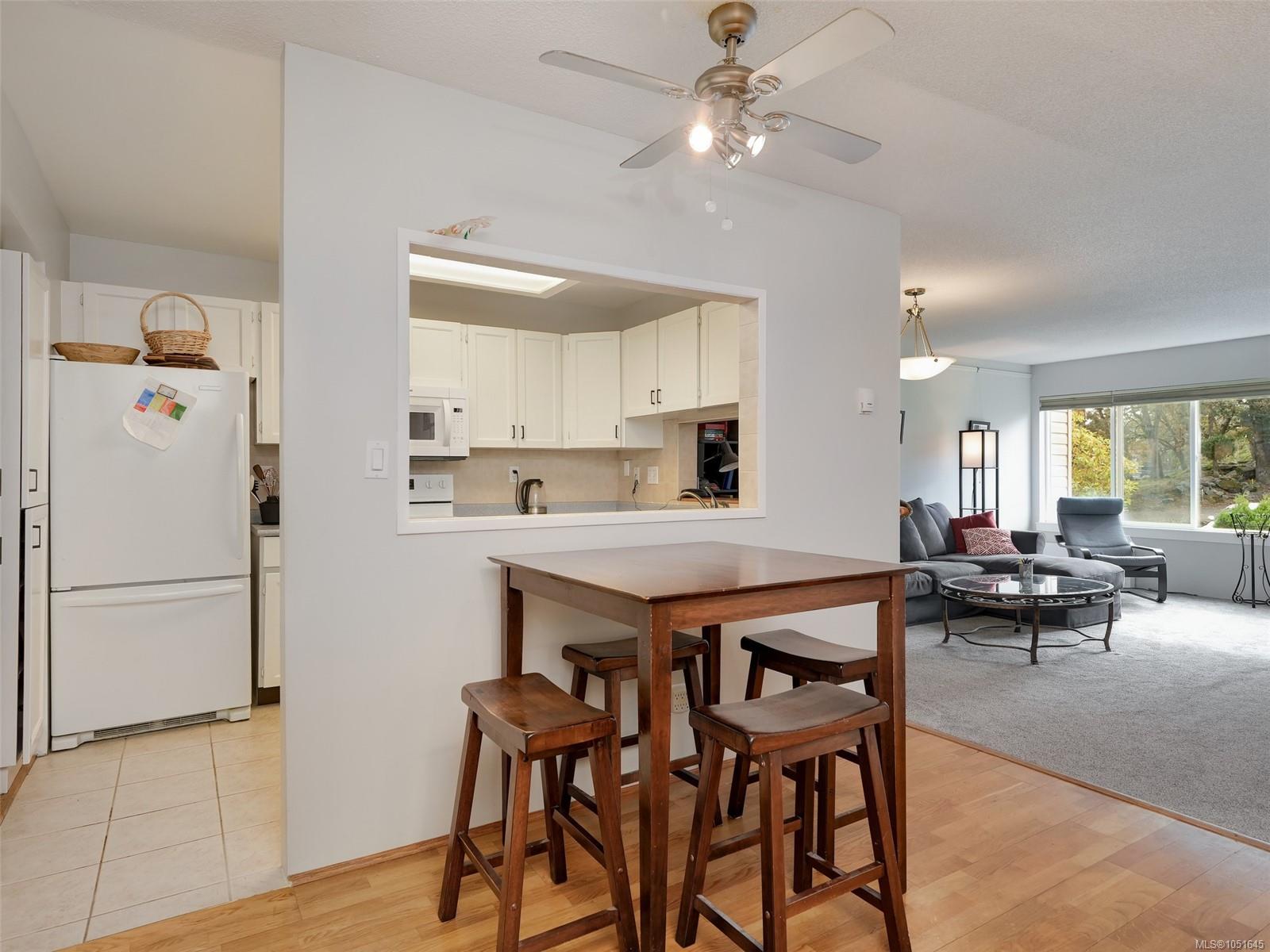 203-3260 Quadra St — listing photo 8 of 25