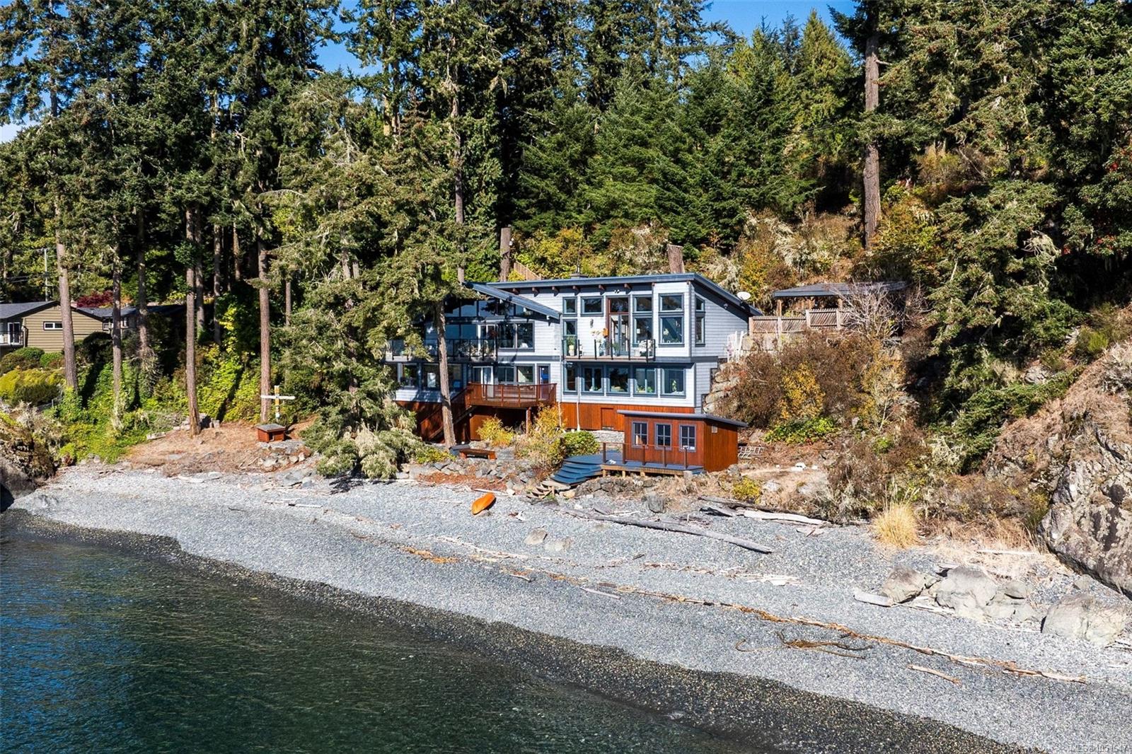 7995 West Coast Rd — listing photo 4 of 85
