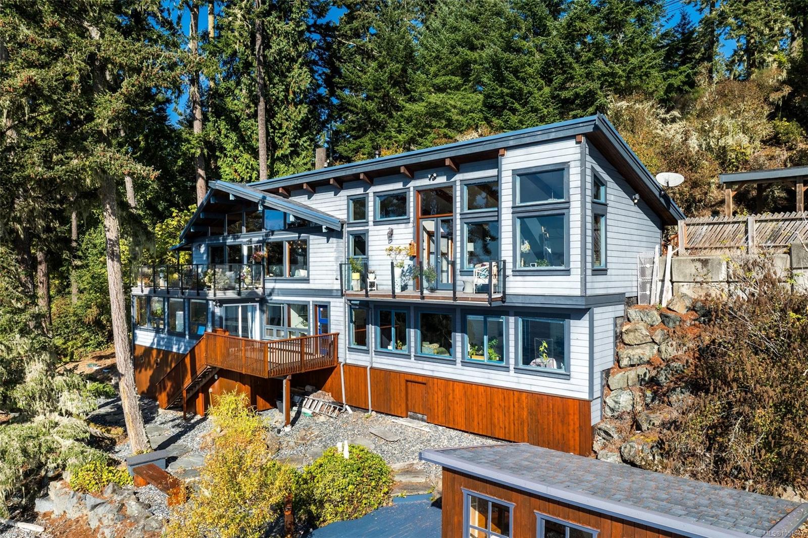 7995 West Coast Rd — listing photo 5 of 85