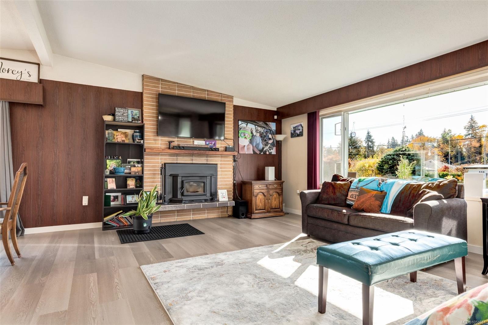 2895 Josephine St — listing photo 5 of 99