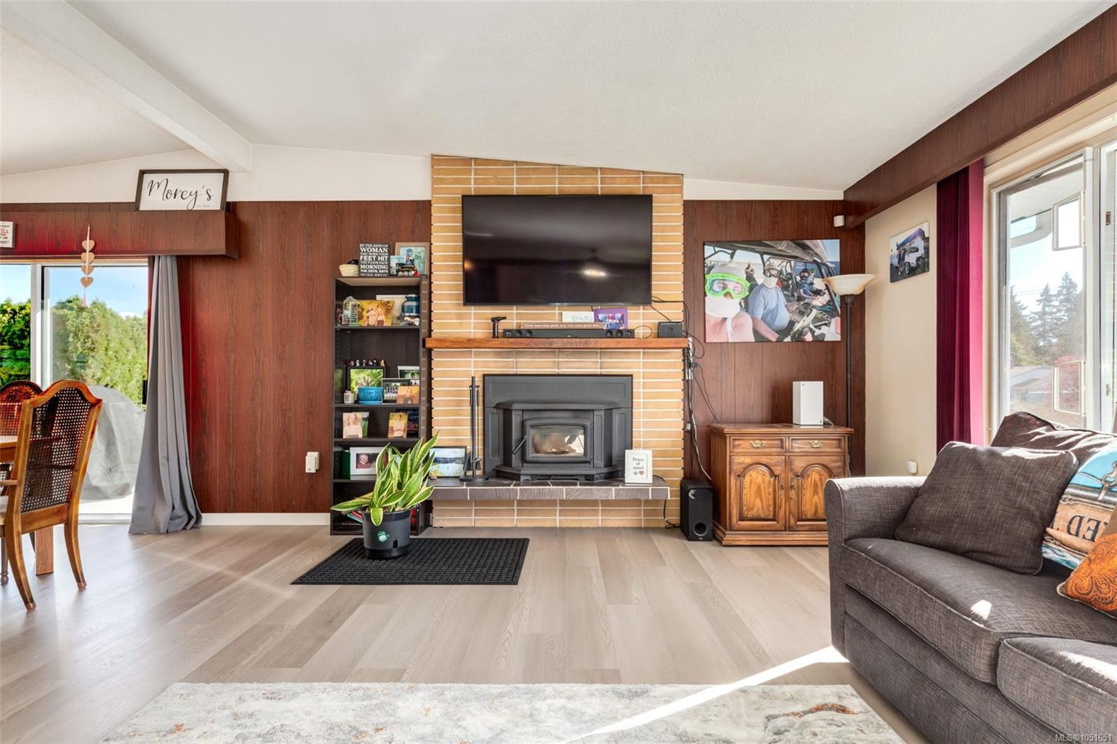 2895 Josephine St — listing photo 6 of 99