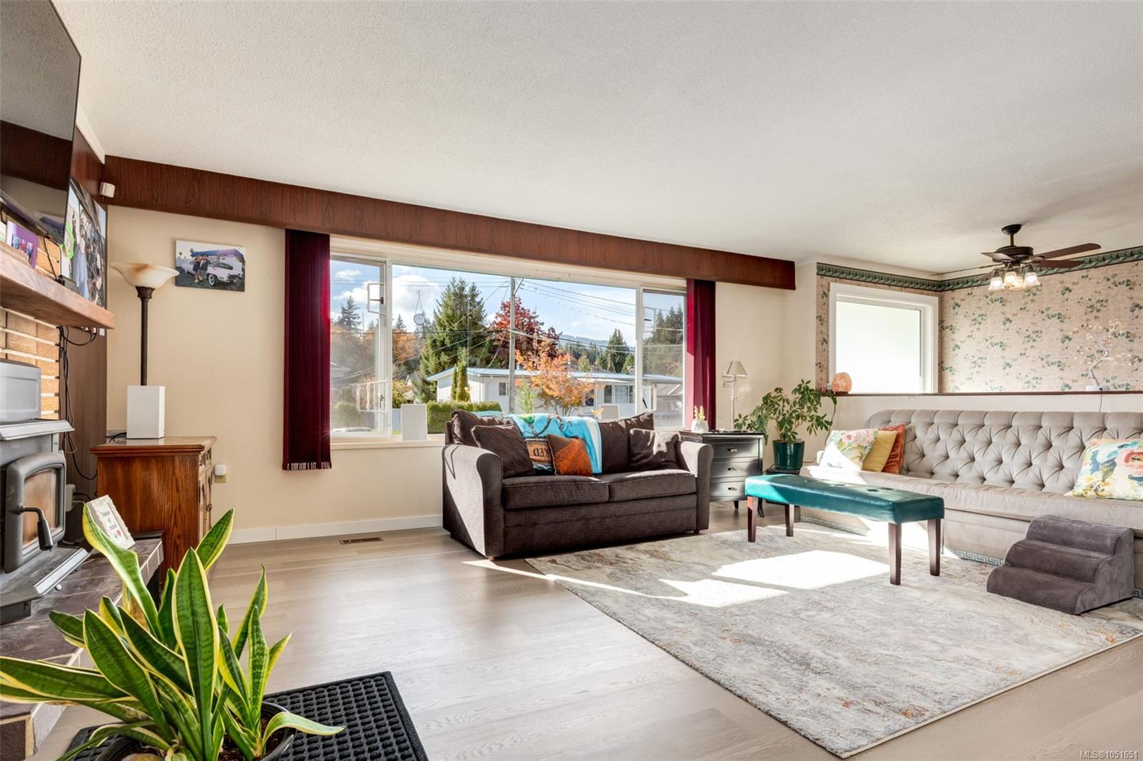 2895 Josephine St — listing photo 7 of 99