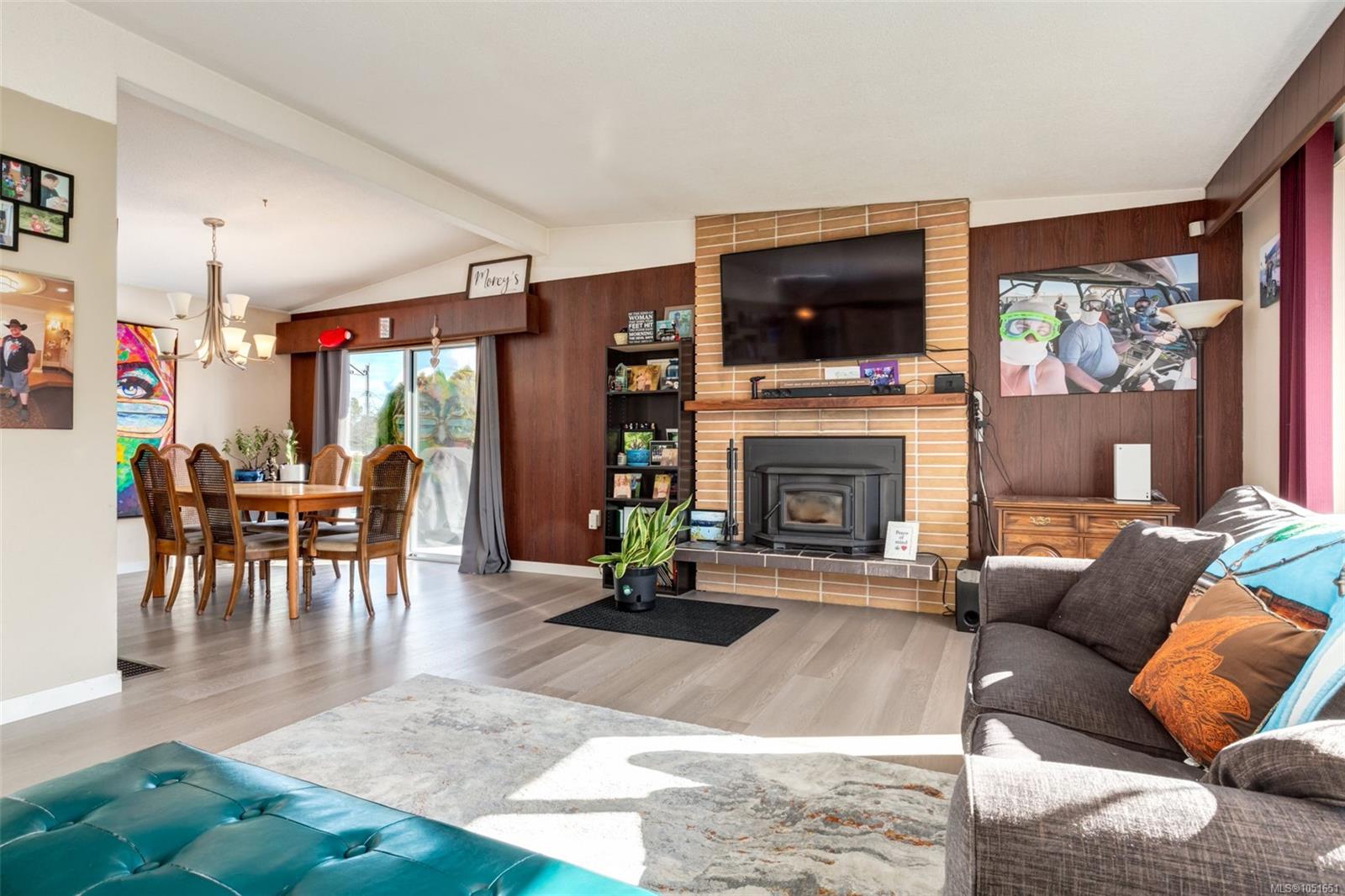 2895 Josephine St — listing photo 9 of 99