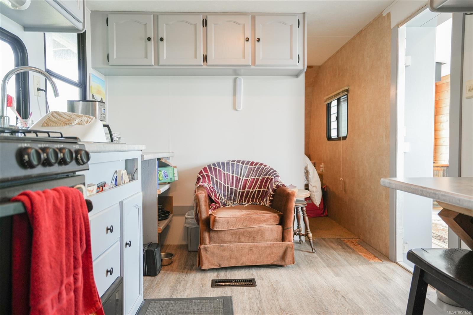 1098 Sixth Ave — listing photo 12 of 18