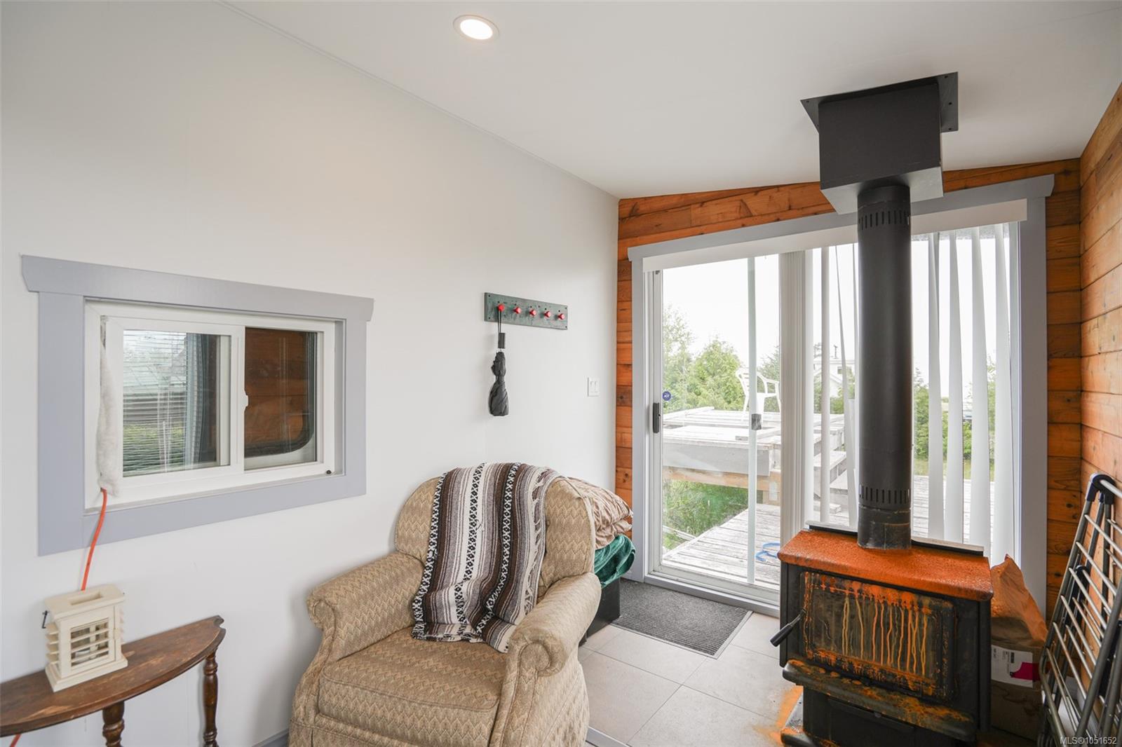1098 Sixth Ave — listing photo 7 of 18