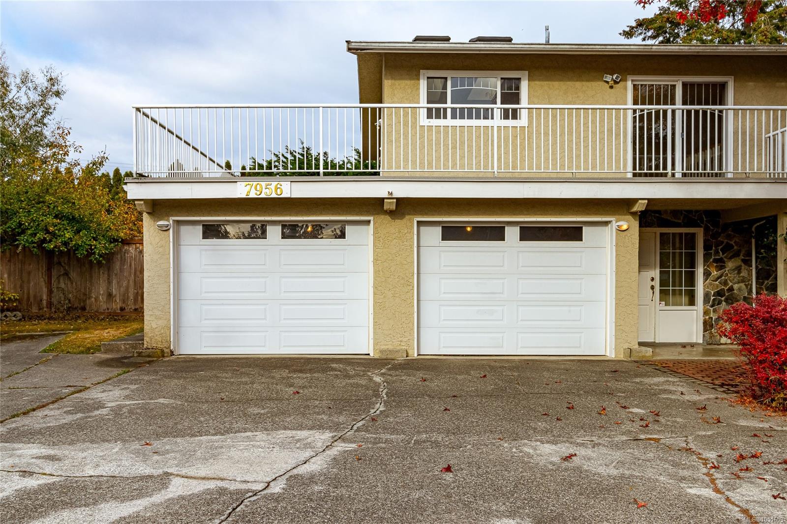 7956 Arthur Dr — listing photo 3 of 67