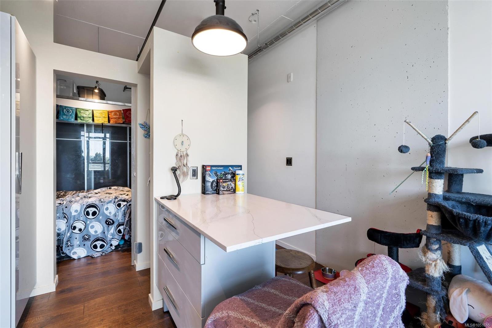 610-1029 View St — listing photo 9 of 23