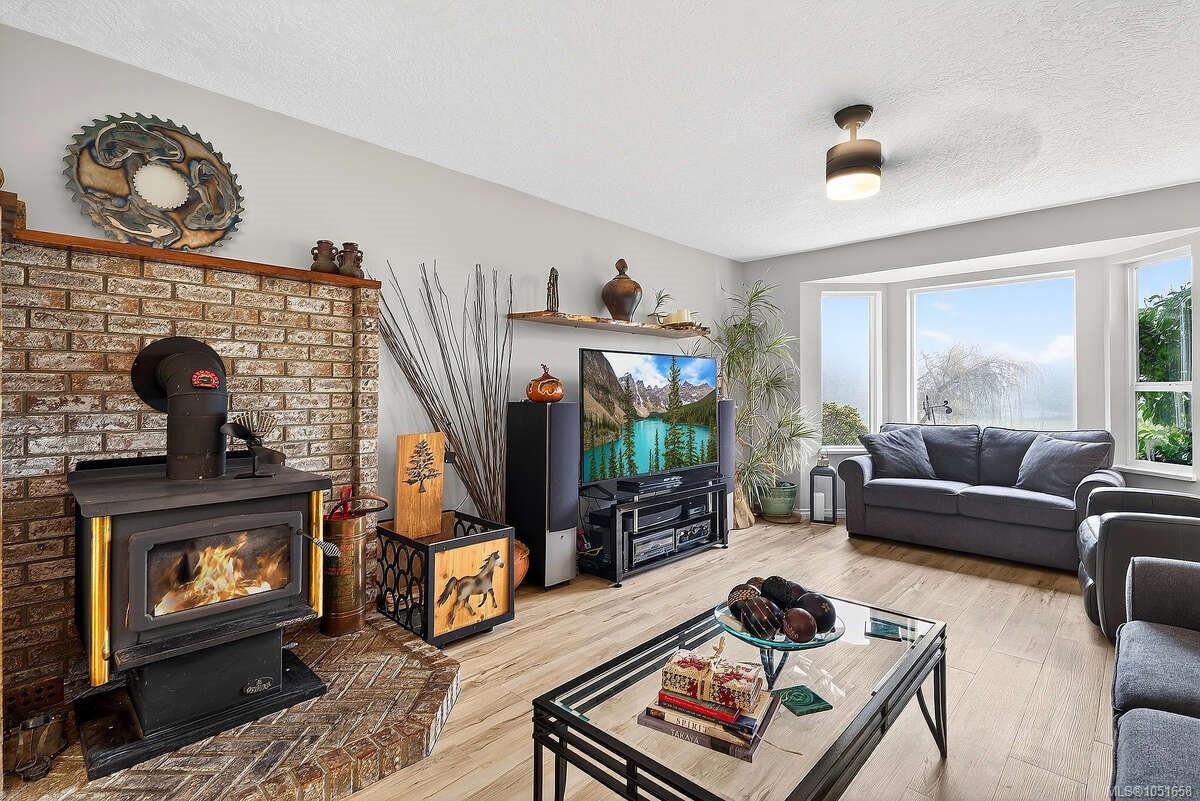 1136 Corcan Rd — listing photo 11 of 72