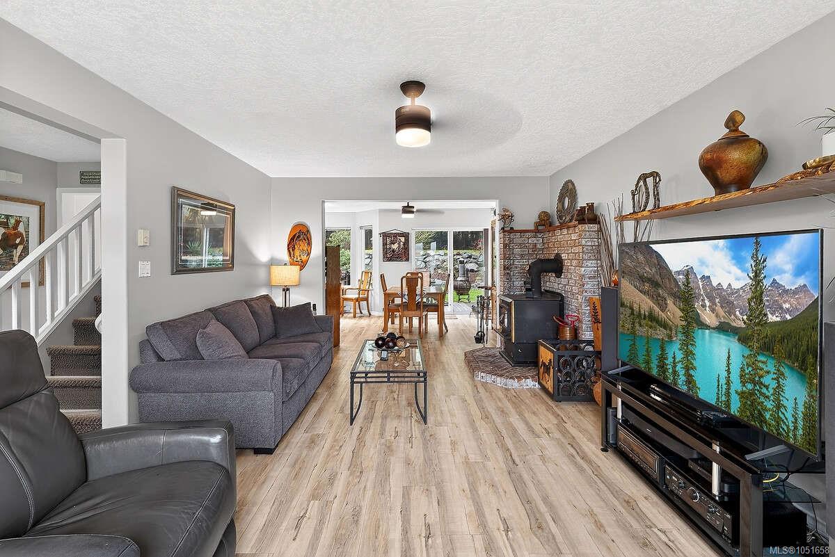 1136 Corcan Rd — listing photo 9 of 72