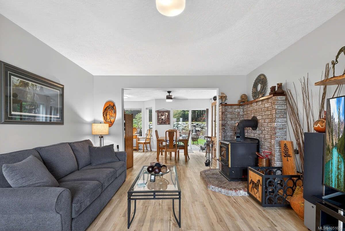 1136 Corcan Rd — listing photo 10 of 72