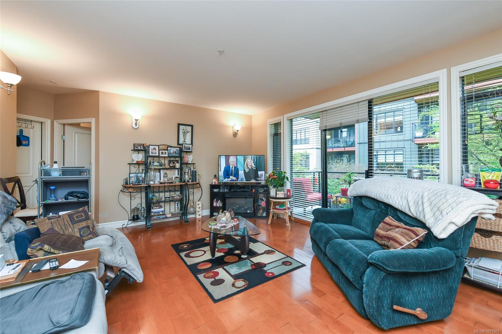 327-2300 Mansfield Dr — listing photo 14 of 40