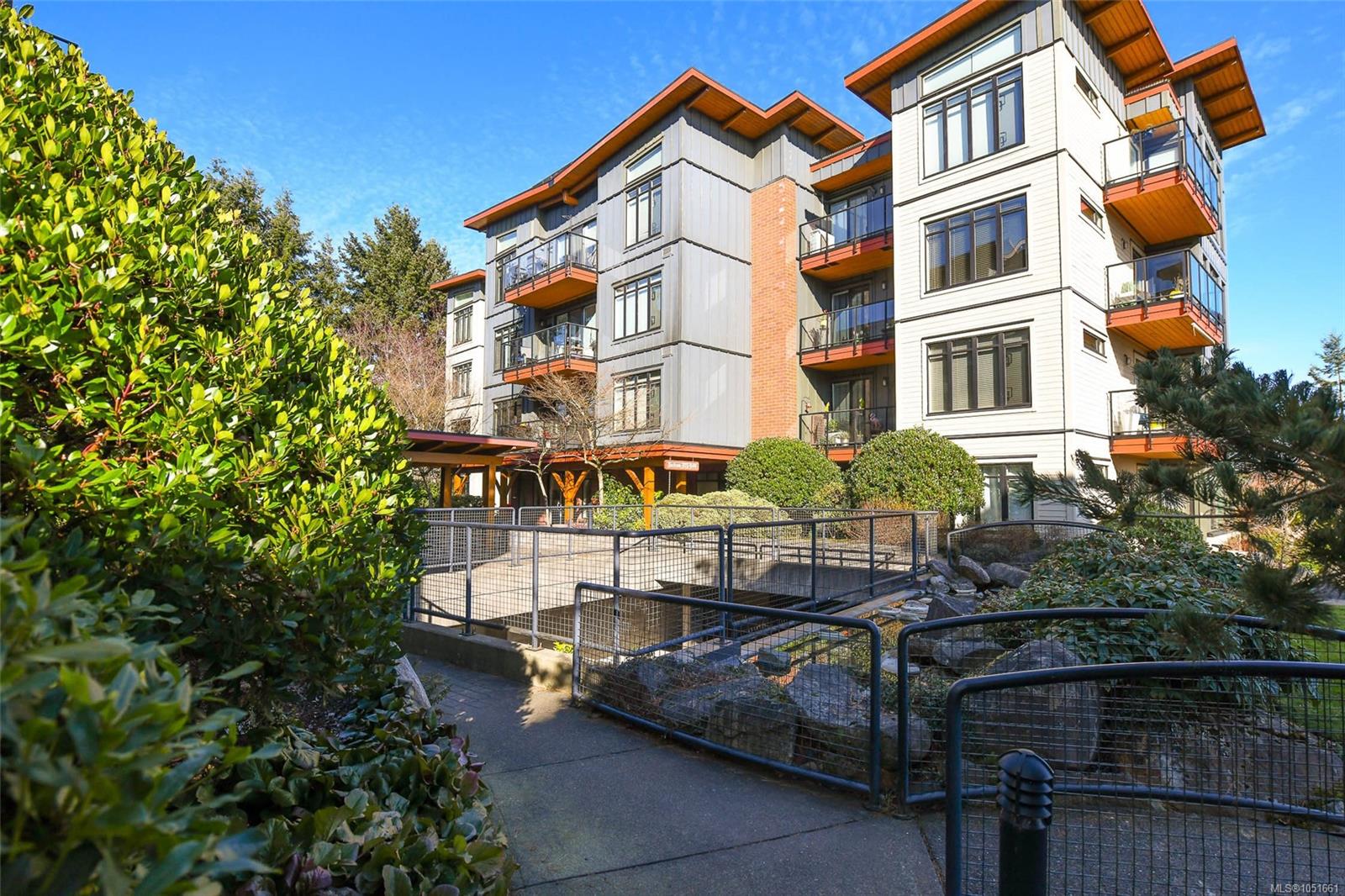 327-2300 Mansfield Dr — listing photo 3 of 40