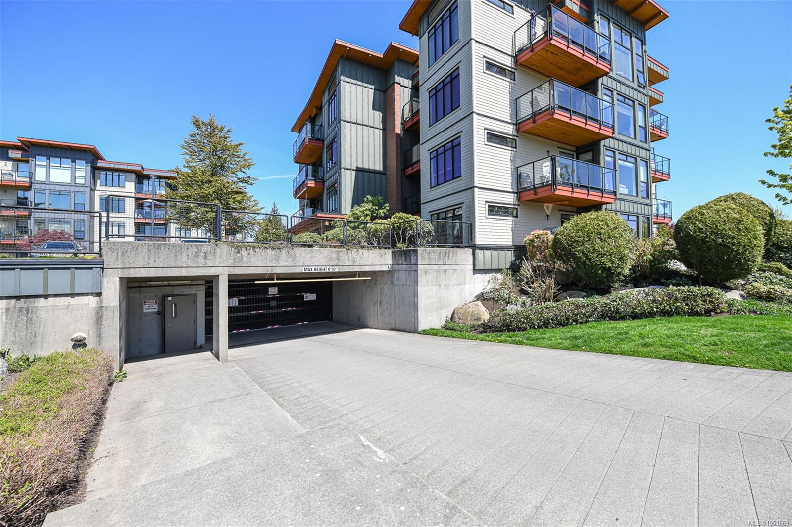 327-2300 Mansfield Dr — listing photo 6 of 40