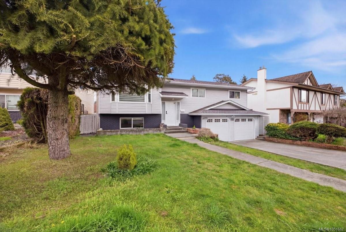 2079 Bay St — listing photo 4 of 65