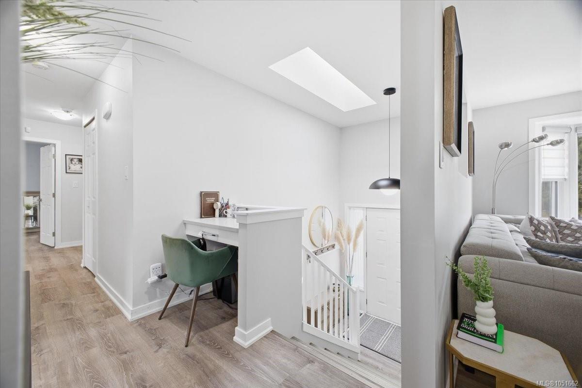 2079 Bay St — listing photo 10 of 65